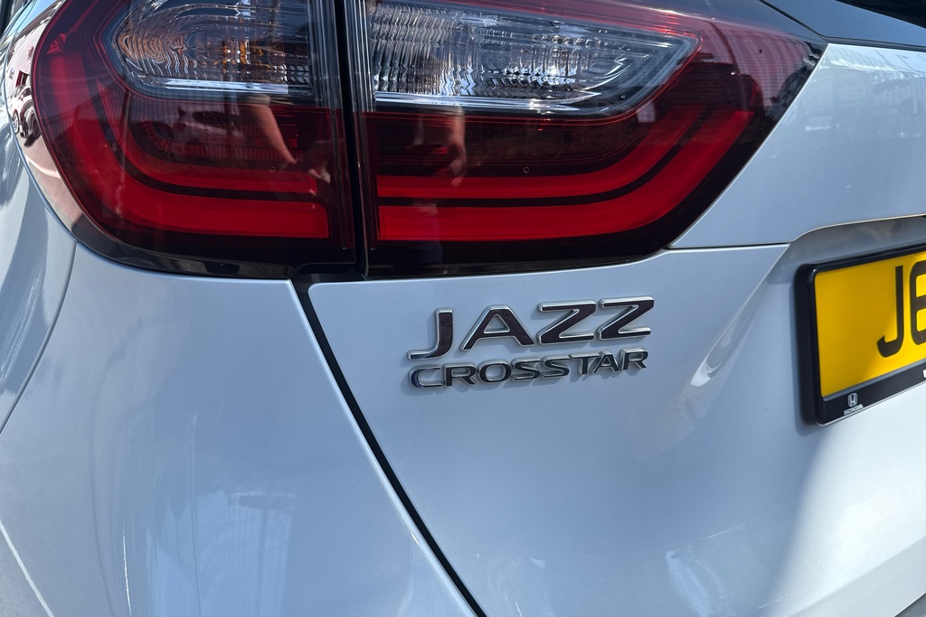 Honda Jazz 1.5 I-mmd Ex Ecvt White #43