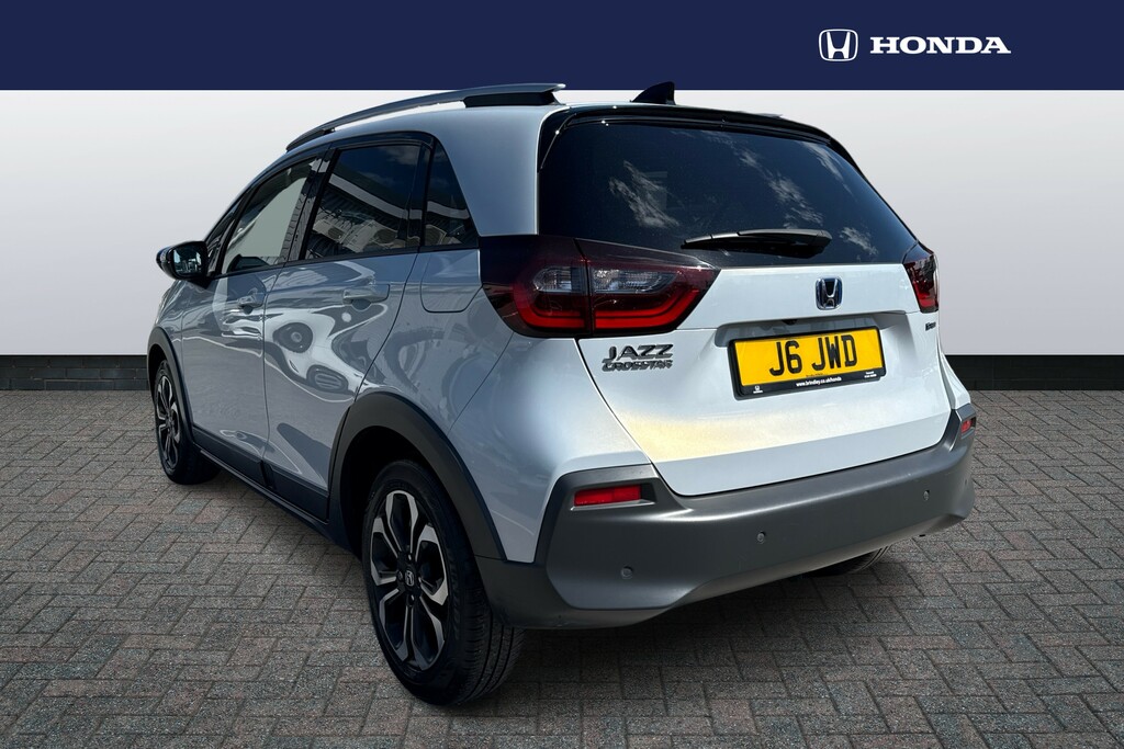 Honda Jazz 1.5 I-mmd Hybrid Crosstar Ex Ecvt White #3