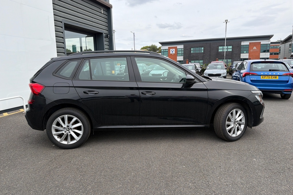 Skoda Kamiq Se Edition White #19