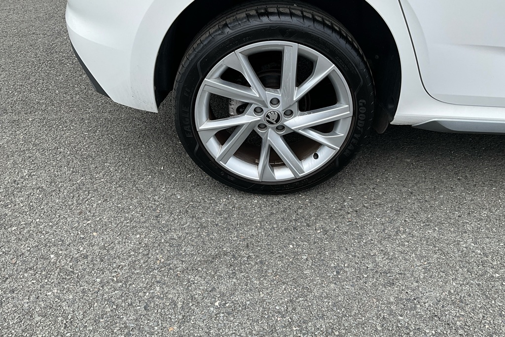 Skoda Kamiq 1.0 Tsi 110 Se L Executive Dsg White #5
