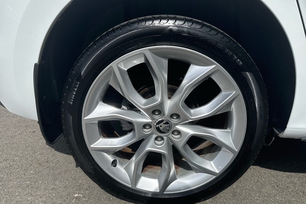 Skoda Kamiq 1.5 Tsi Se L Dsg White #5