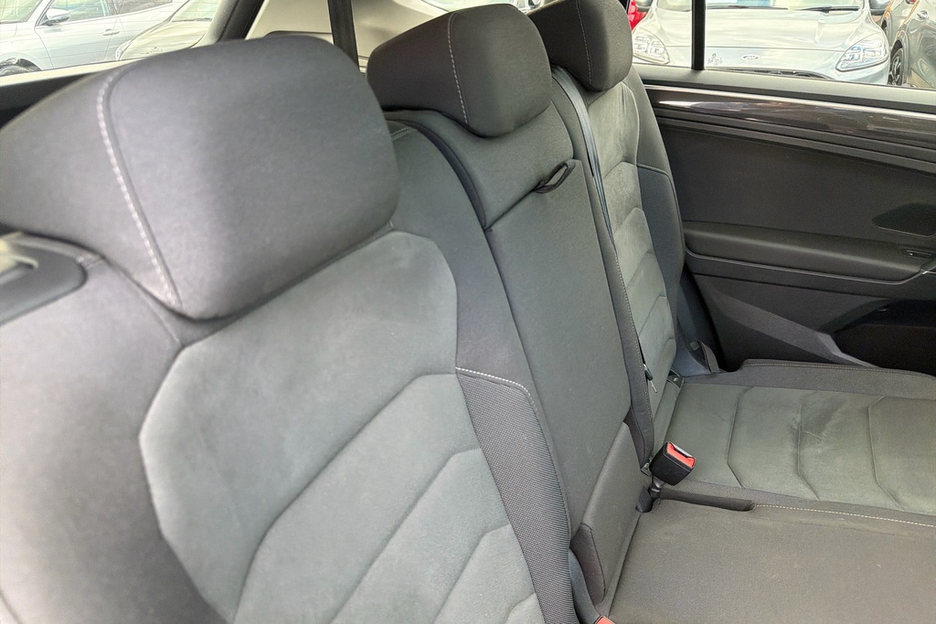 Volkswagen Tiguan Allspace White #44
