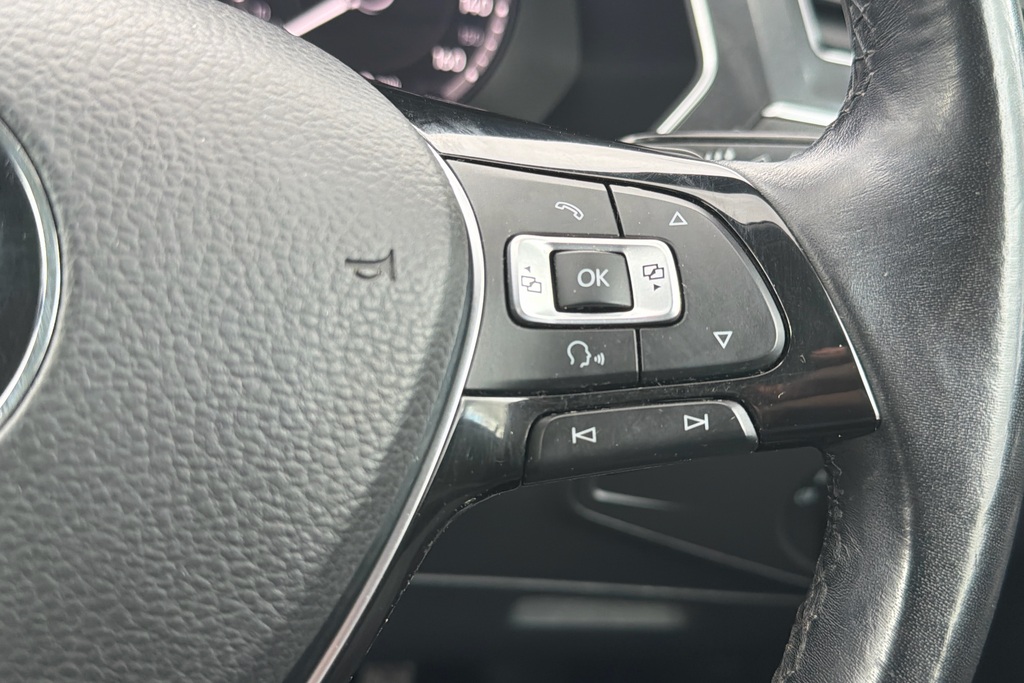 Volkswagen Tiguan Allspace White #23