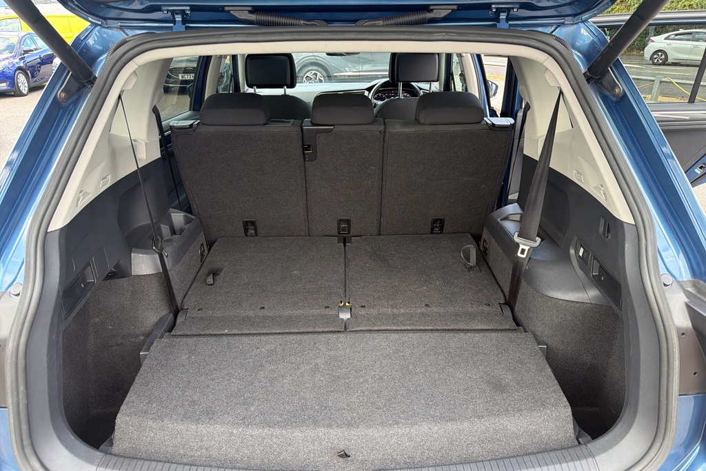 Volkswagen Tiguan Allspace White #45