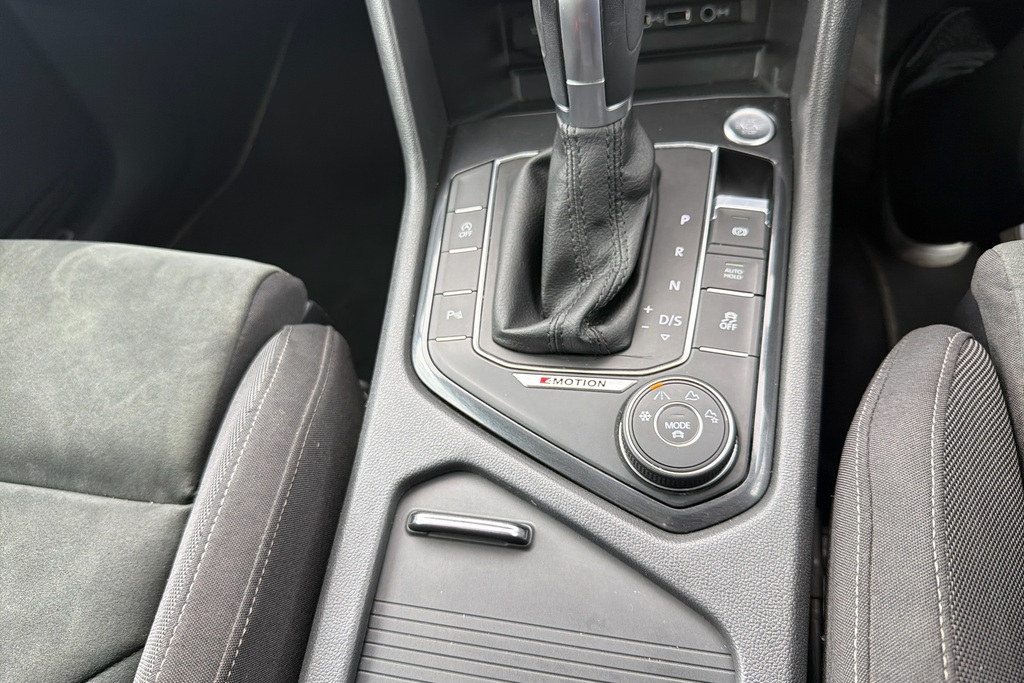 Volkswagen Tiguan Allspace White #26