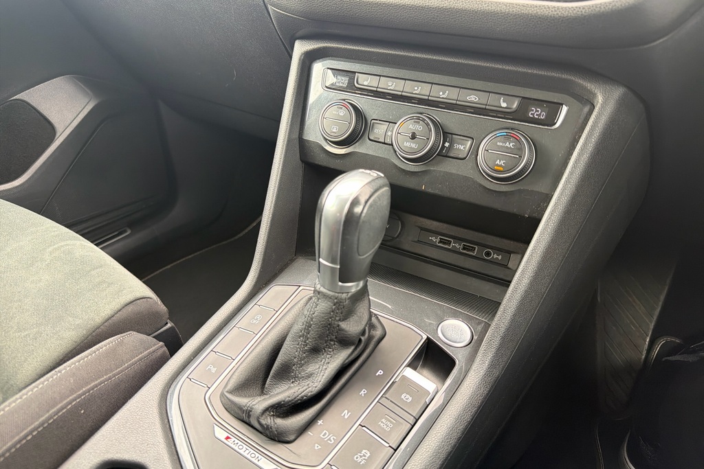 Volkswagen Tiguan Allspace White #14