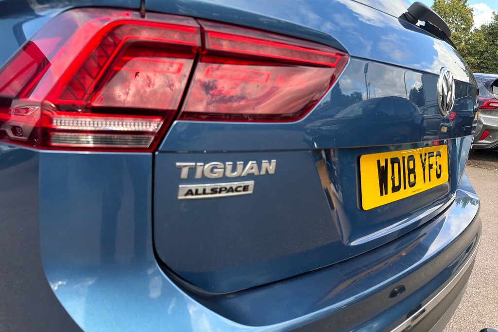 Volkswagen Tiguan Allspace White #48