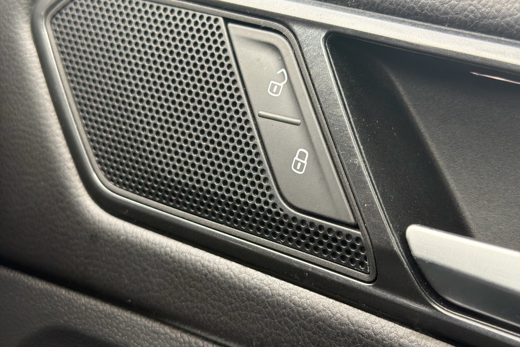 Volkswagen Tiguan Allspace White #18