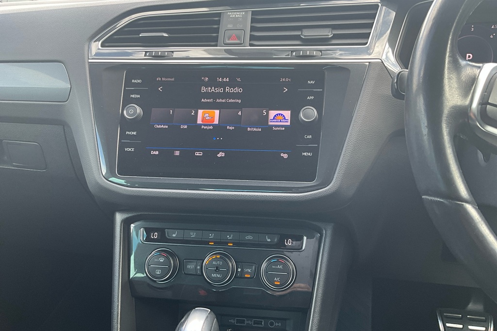 Volkswagen Tiguan Match Black #9