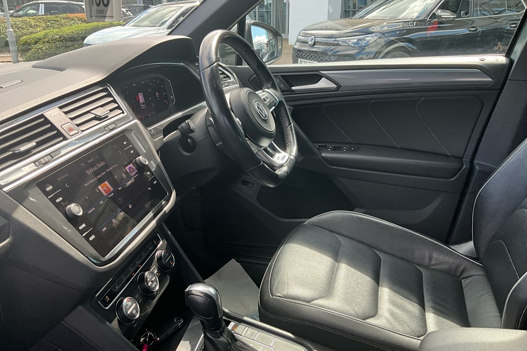 Volkswagen Tiguan 2.0 Tdi 150 R-line Tech Dsg Grey #2