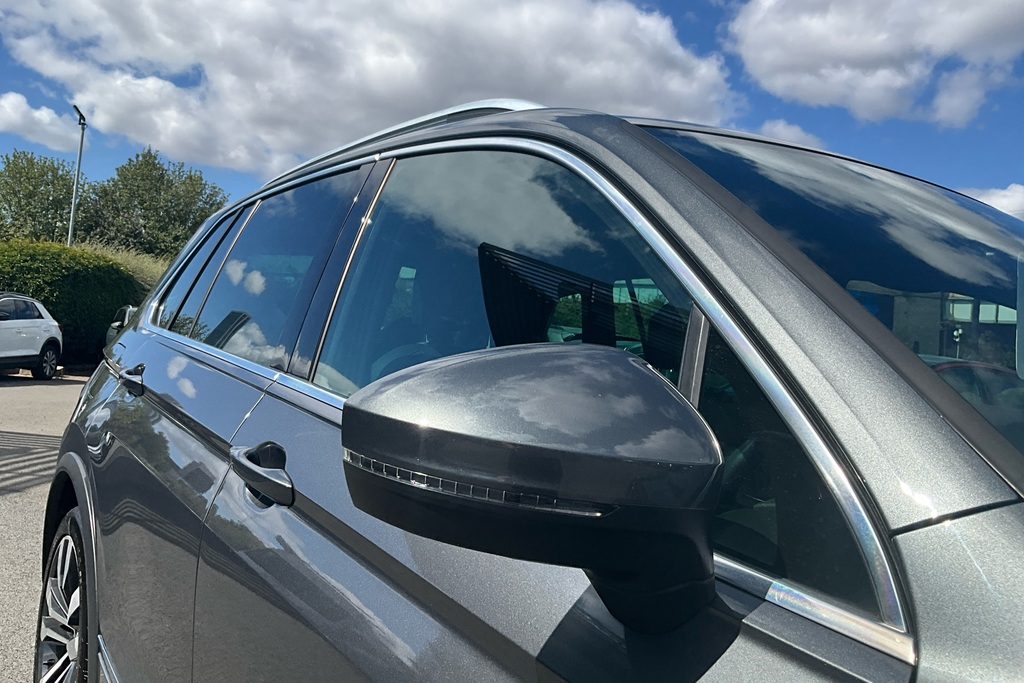 Volkswagen Tiguan Match Black #27