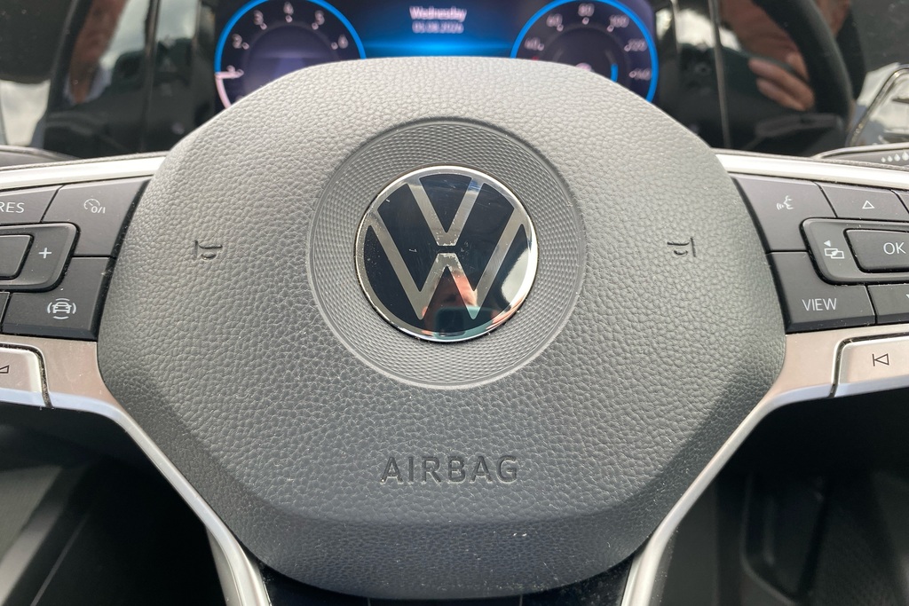Volkswagen Golf 1.5 Tsi Life Hatchback 130 Ps Blue #37