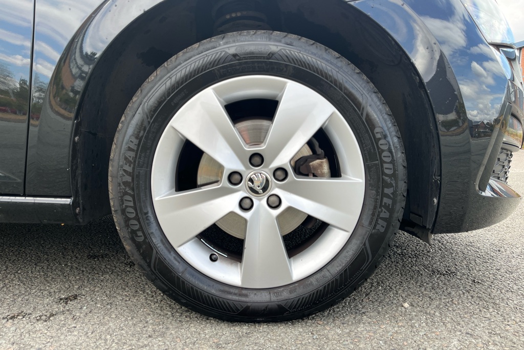 Skoda Scala 1.0 Tsi 110 Se Dsg Black #5