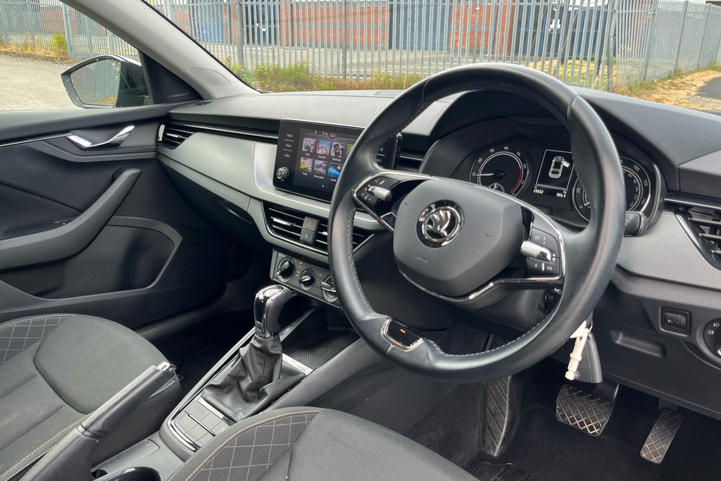 Skoda Scala 1.0 Tsi 110 Se Dsg Black #6