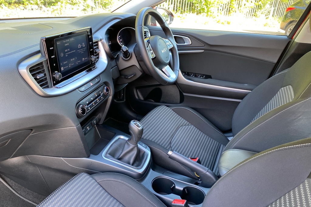Kia Ceed 1.5T Gdi Isg 2 BJ24GBX Red #2