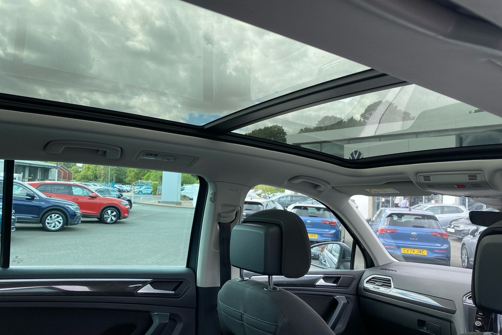 Volkswagen Tiguan R-line White #26