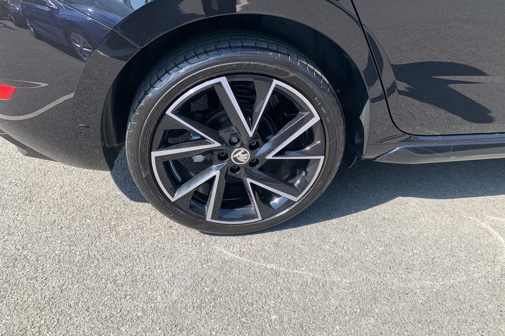 Skoda Scala 1.0 Tsi 110 Monte Carlo Dsg Black #5