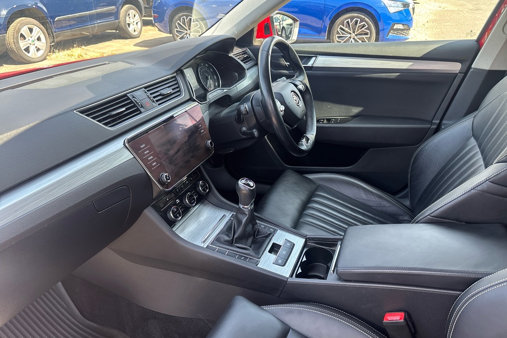 Skoda Superb 2.0 Tdi Cr Se Technology Red #2