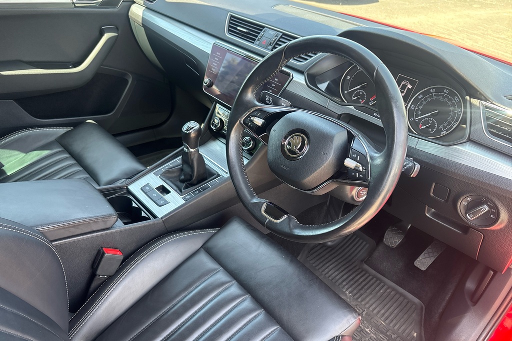 Skoda Superb 2.0 Tdi Cr Se Technology Red #6