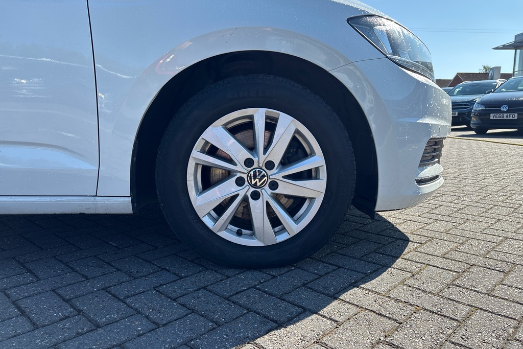 Volkswagen Touran 1.5 Tsi Evo Se Family White #5