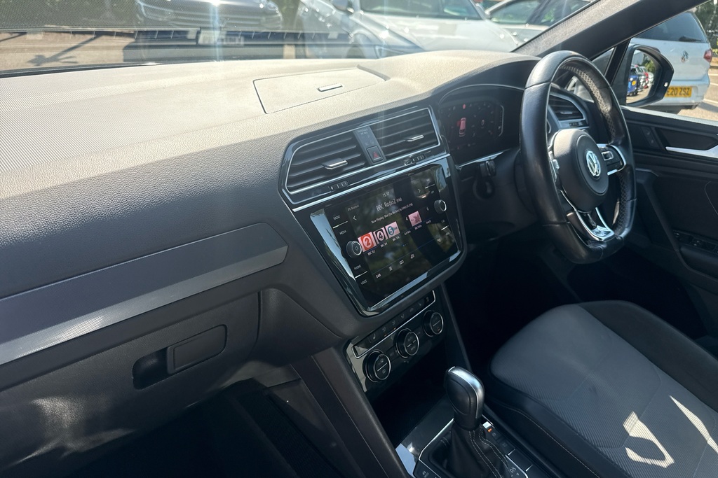 Volkswagen Tiguan 2.0 Tdi 150 R-line Tech Dsg Grey #2