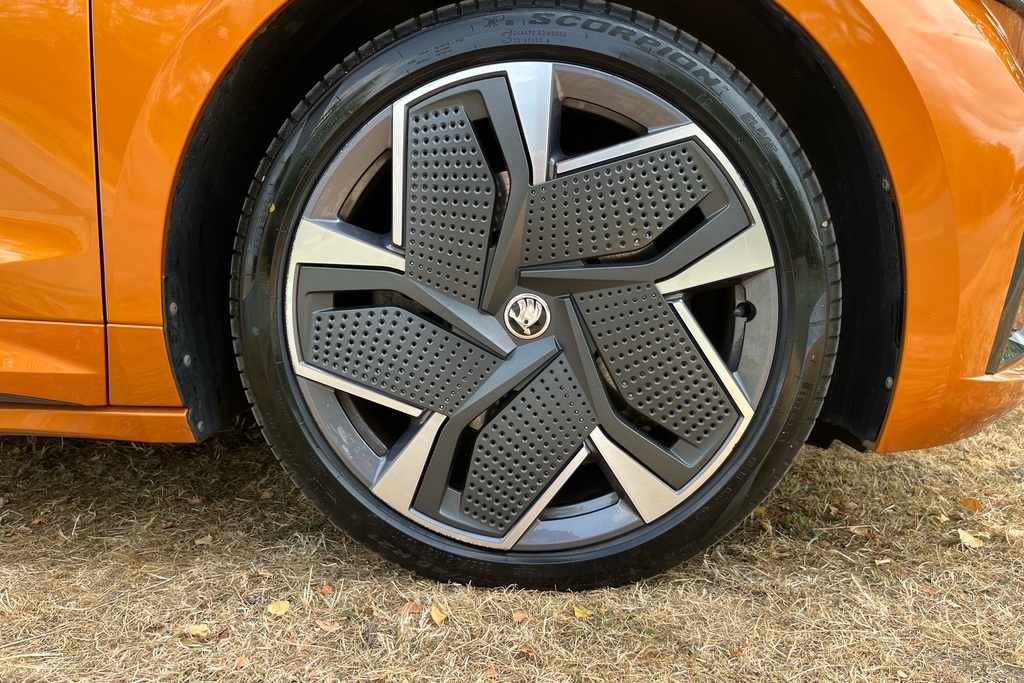 Skoda ENYAQ 220Kw Vrs 82Kwh 4X4 Orange #5