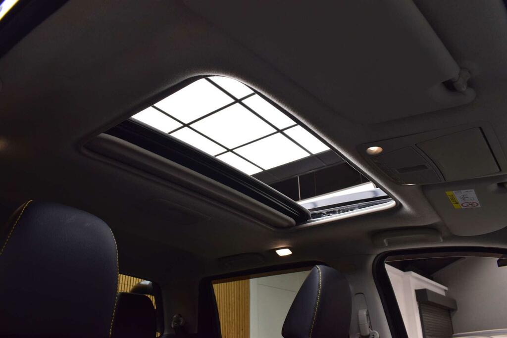Nissan Navara N-guard Black #4