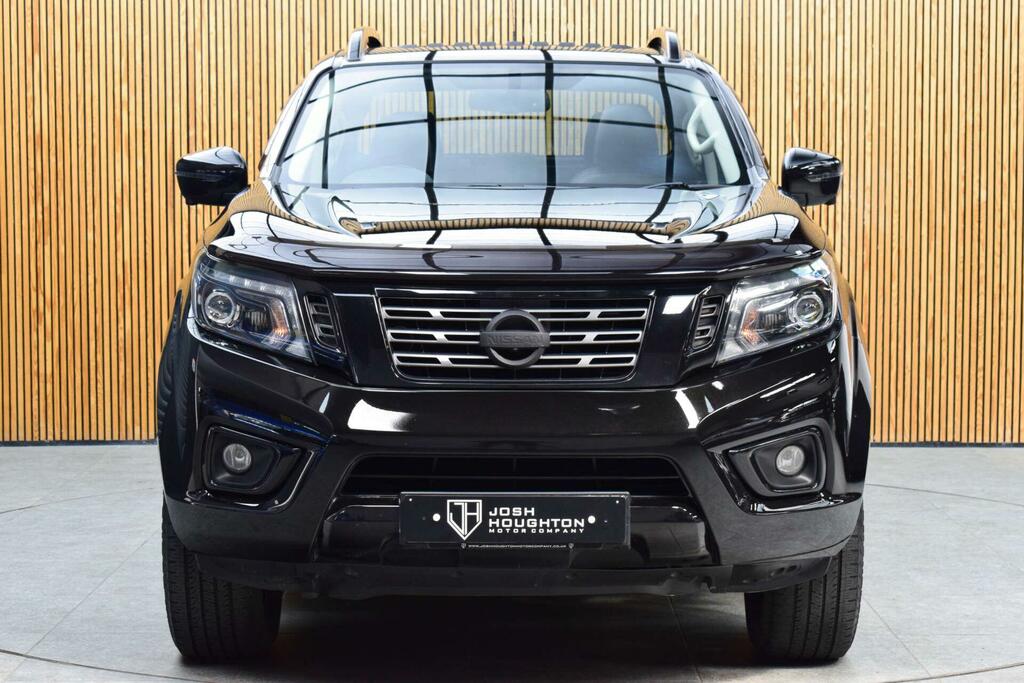 Nissan Navara N-guard Black #5