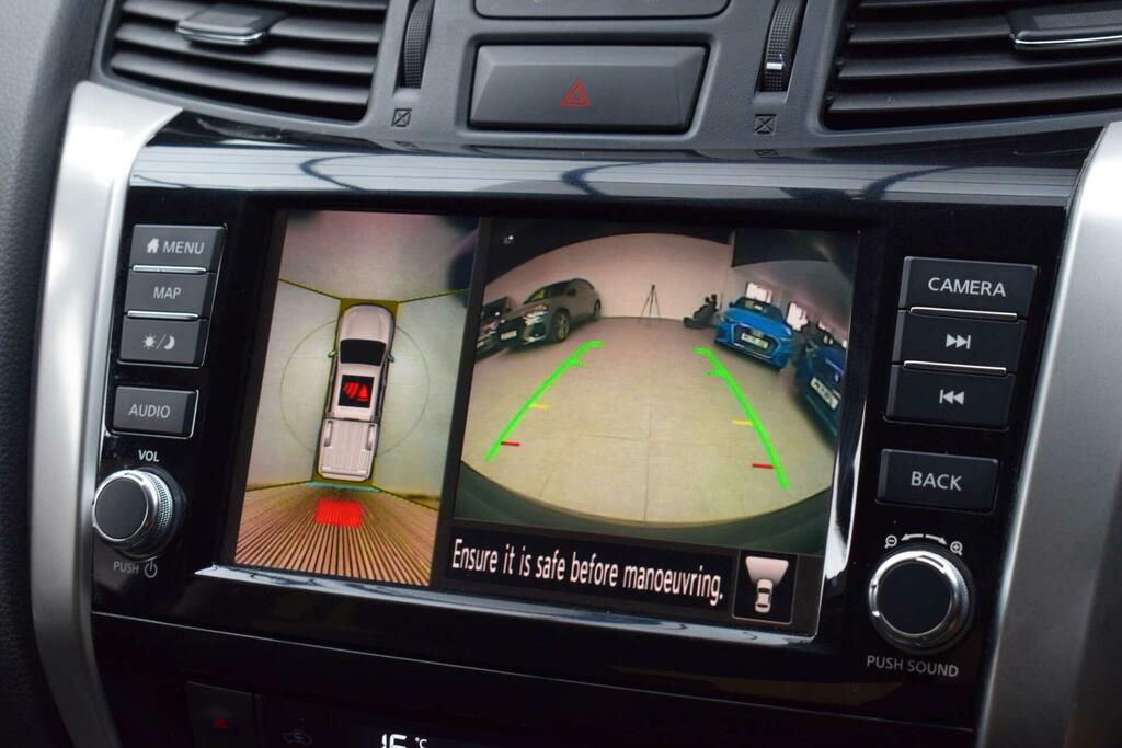 Nissan Navara N-guard Black #3