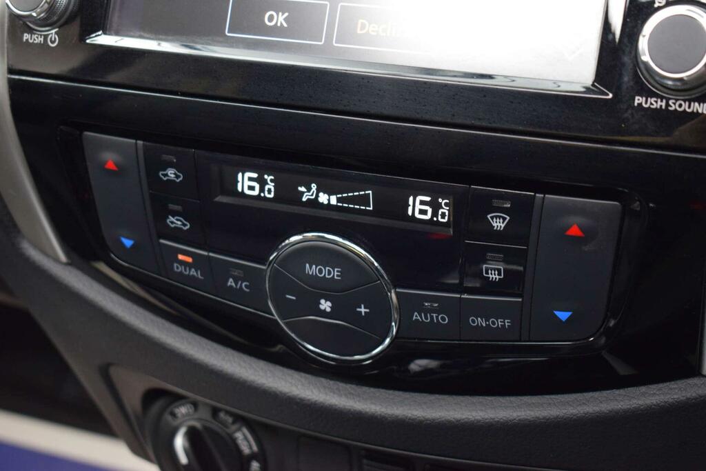 Nissan Navara Navara N-guard Dci Black #28