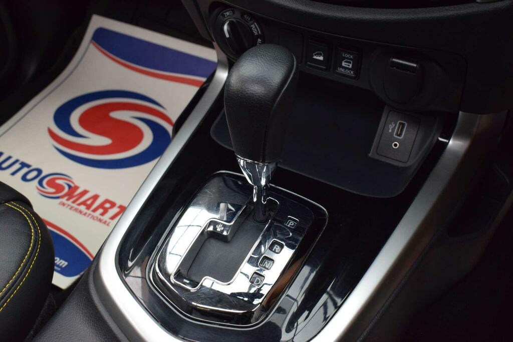 Nissan Navara Navara N-guard Dci Black #29