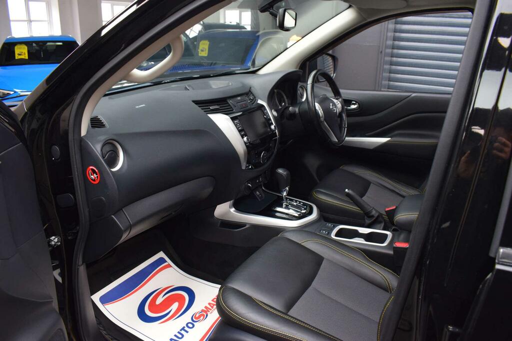 Nissan Navara Navara N-guard Dci Black #20