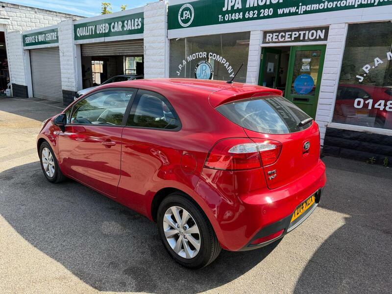 Kia RIO 1.25-vr7-hatchback-3dr-petrol-manual-euro-5-84-bh Red #3
