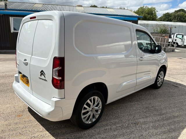 Citroen Berlingo Mpv White #4