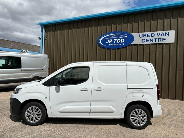 Citroen Berlingo Mpv White #2