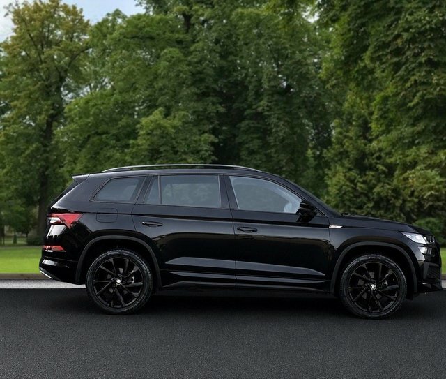 Skoda Kodiaq 2022 1.5 Tsi Act Sportline Suv Dsg Euro PJ72VDR Black #4