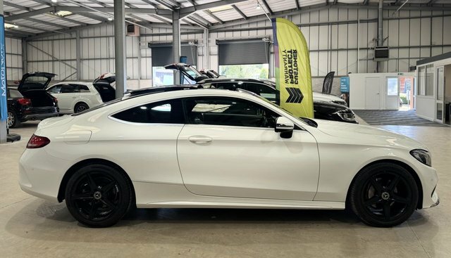 Mercedes-Benz C Class 2017 2.0 C200 Amg Line Coupe G-tronic White #3