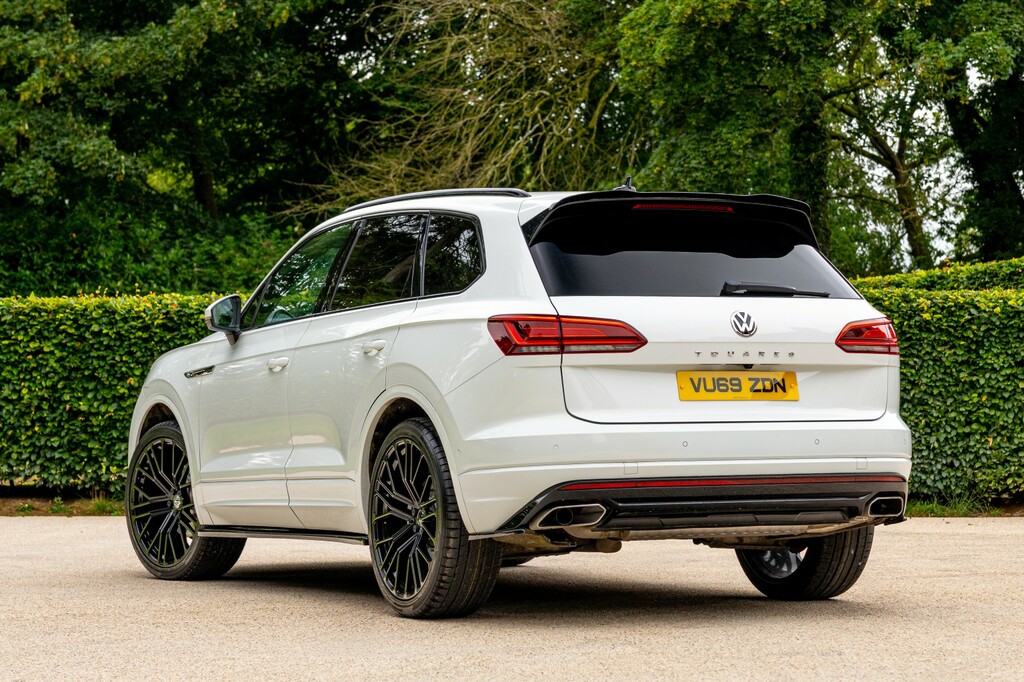 Volkswagen Touareg 3.0 Tdi V6 R-line Tech White #2