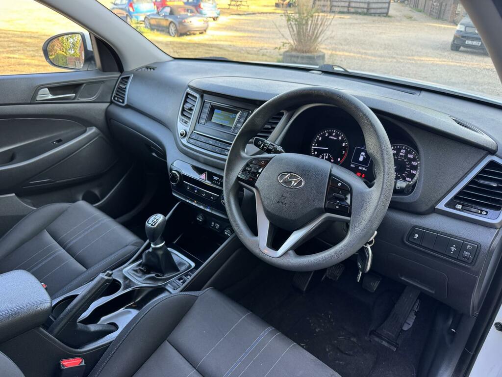 Hyundai Tucson 1.6 Gdi Blue Drive Se Nav Suv Eu Red #12
