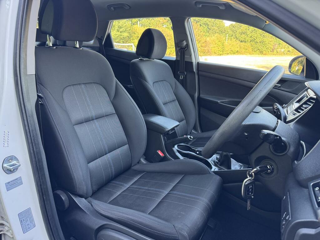 Hyundai Tucson 1.6 Gdi Blue Drive Se Nav Suv Eu Red #9