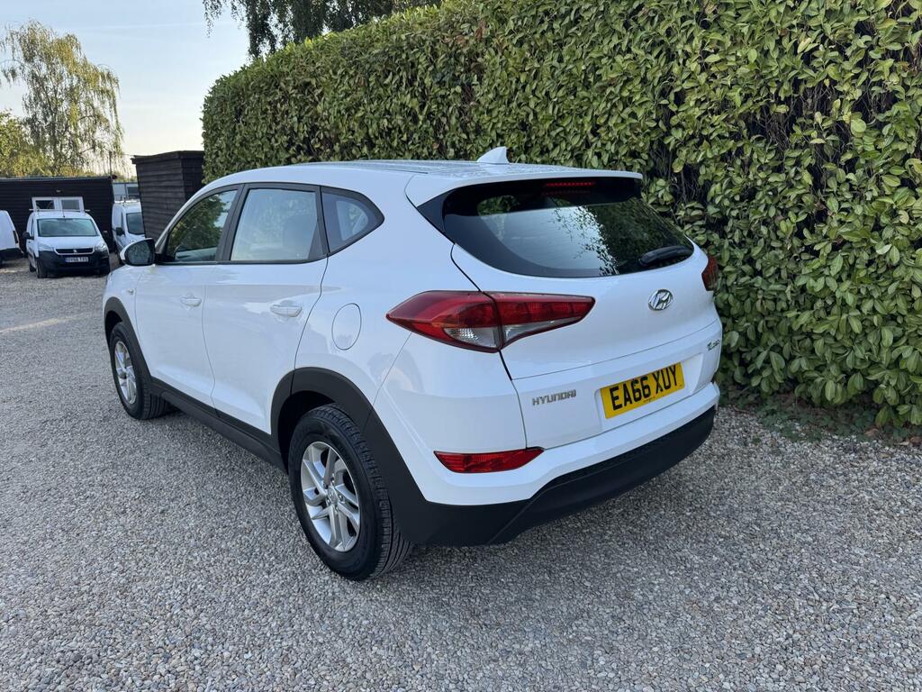 Hyundai Tucson S White #5