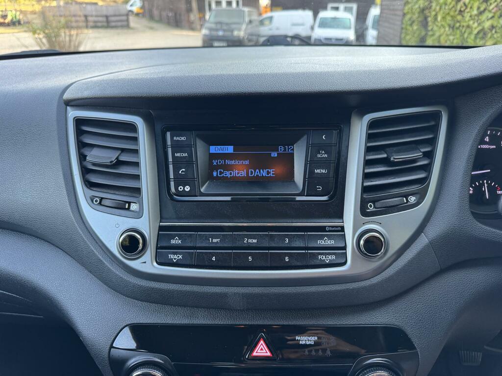 Hyundai Tucson 1.6 Gdi Blue Drive Se Nav Suv Eu Red #16