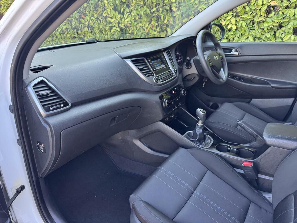 Hyundai Tucson 1.6 Gdi Blue Drive Se Nav Suv Eu Red #21