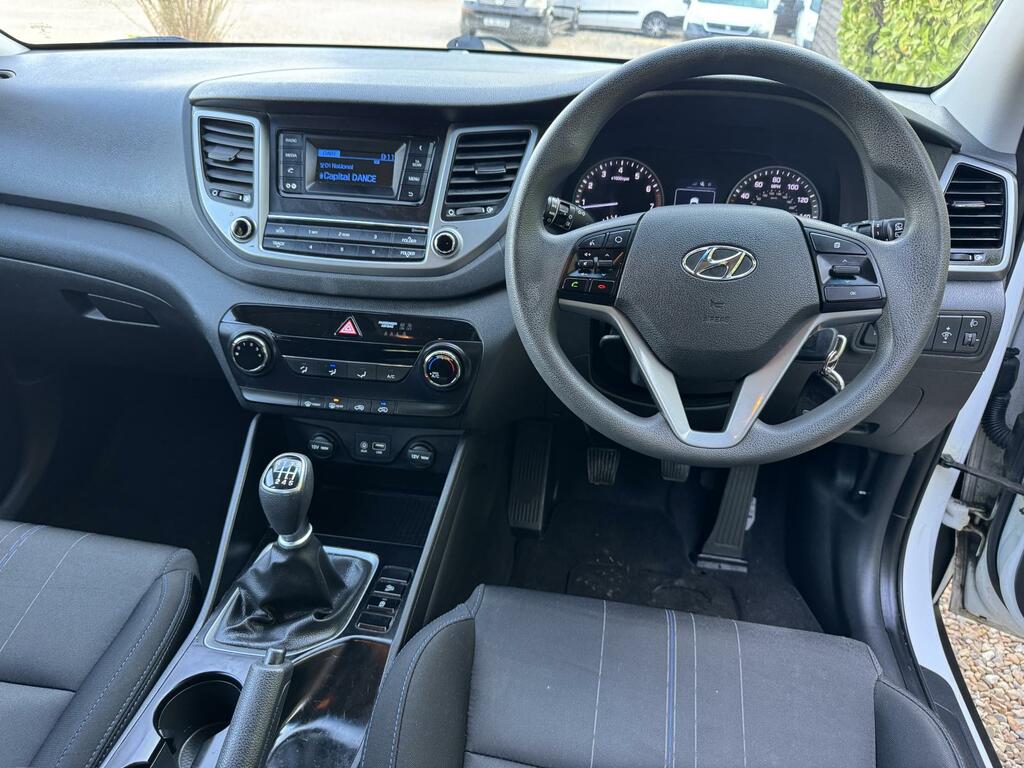 Hyundai Tucson 1.6 Gdi Blue Drive Se Nav Suv Eu Red #11