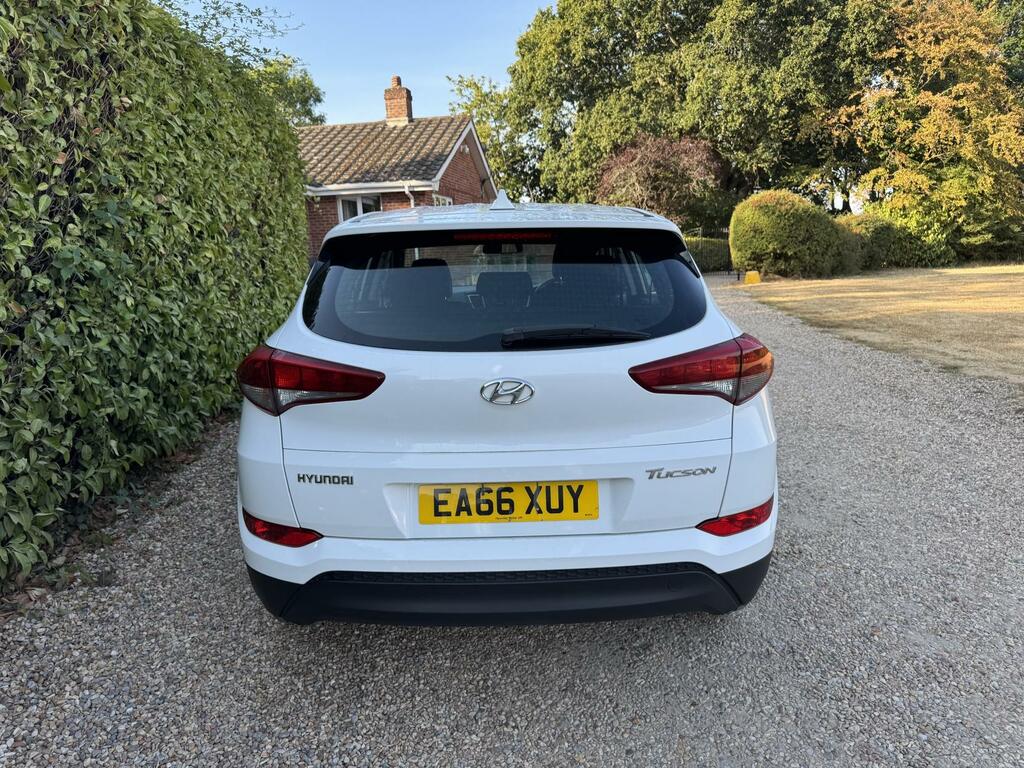 Hyundai Tucson S White #4