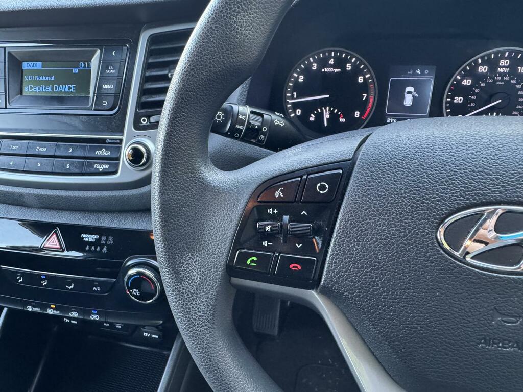 Hyundai Tucson 1.6 Gdi Blue Drive Se Nav Suv Eu Red #14