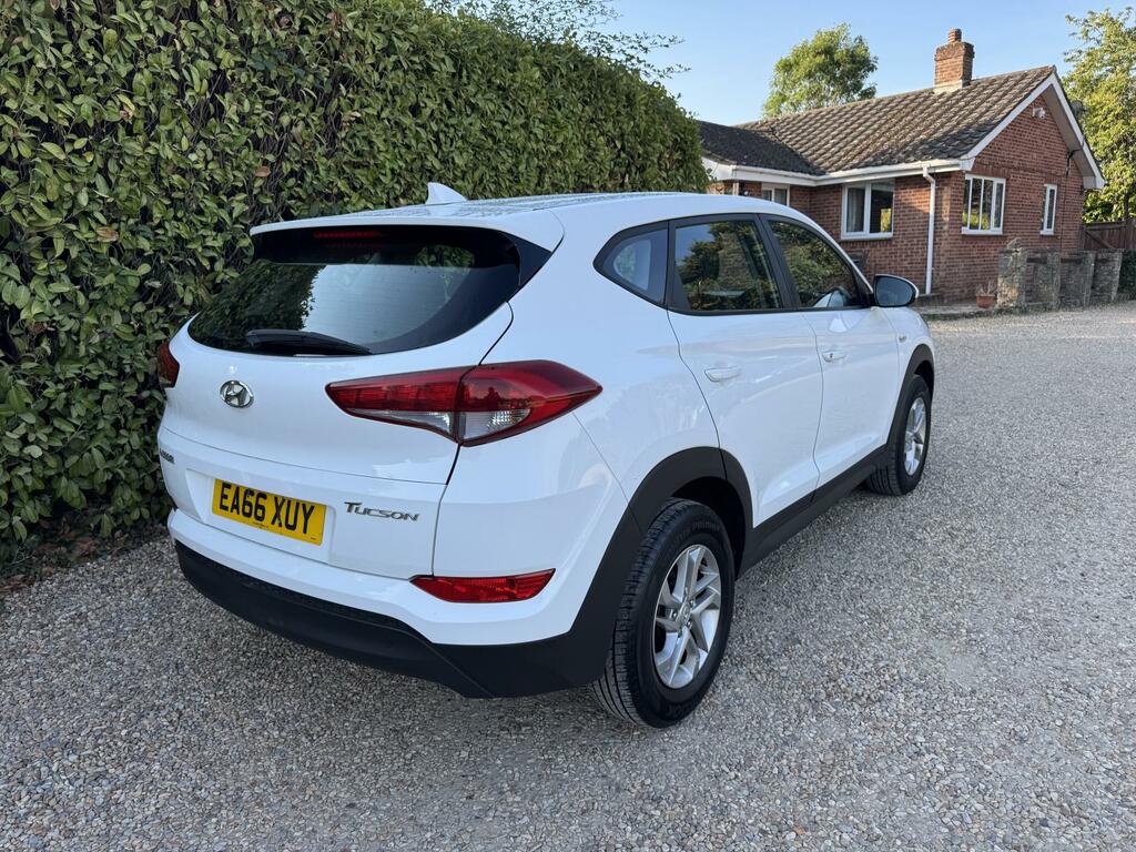Hyundai Tucson S White #3