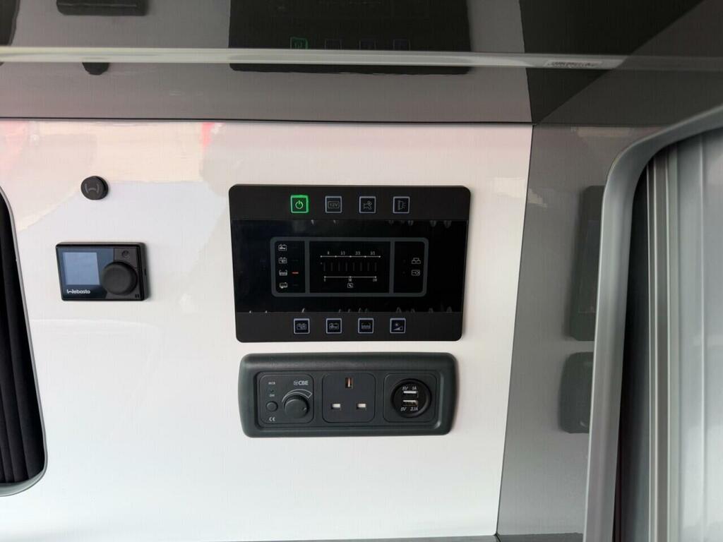 Volkswagen Transporter 2.0 Tdi 150 Highline Van Dsg White #23