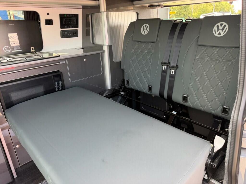 Volkswagen Transporter 2.0 Tdi 150 Highline Van Dsg White #18
