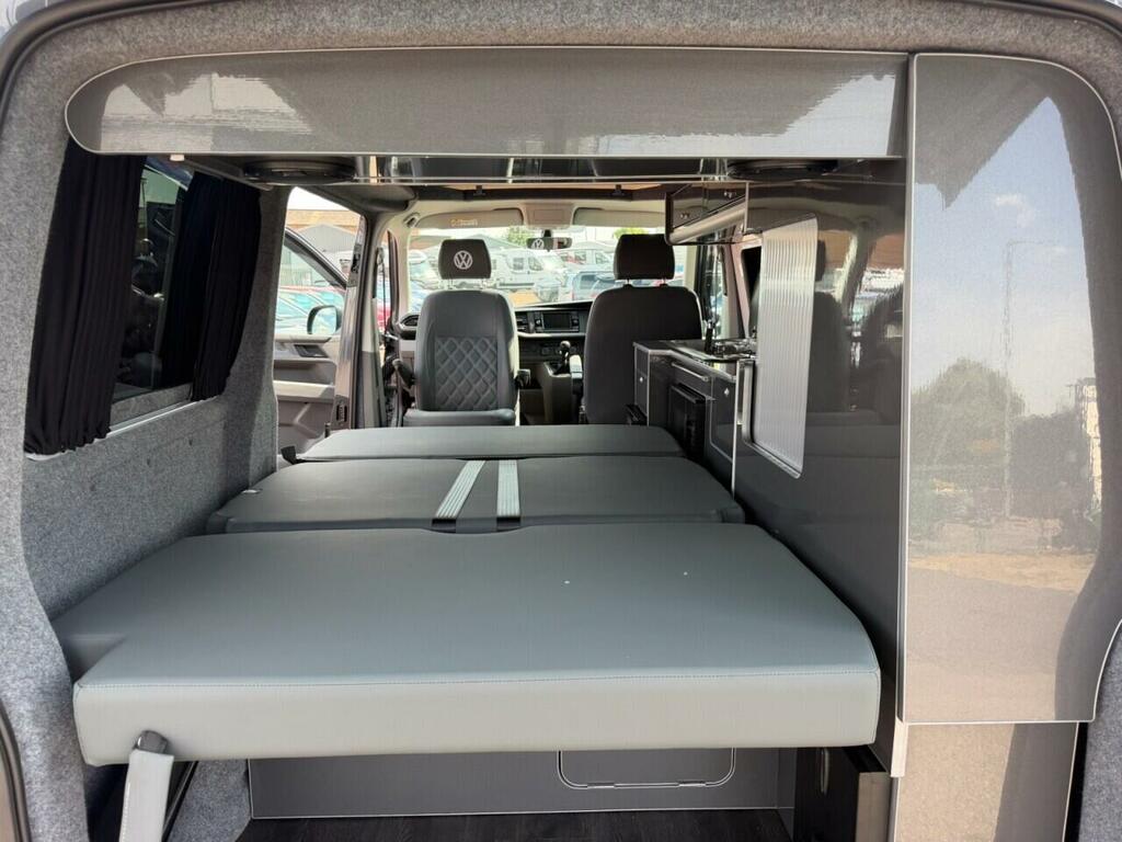 Volkswagen Transporter 2.0 Tdi 150 Highline Van Dsg White #33